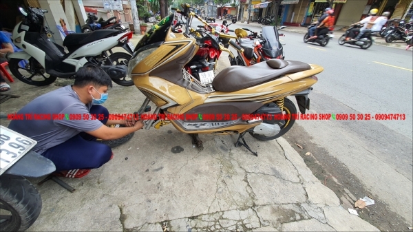 Đồ chơi xe PCX 2011