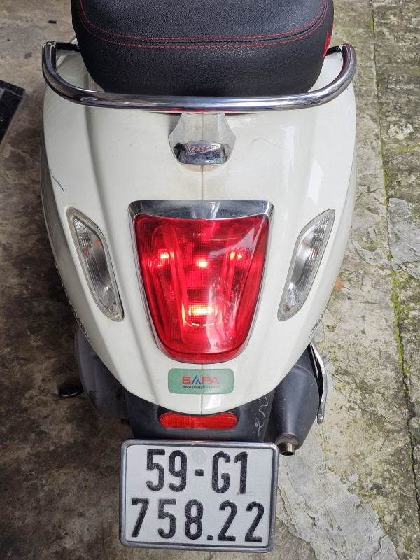 Vespa Primavera độ đầu đèn Vespa Sprint - Phương Vy