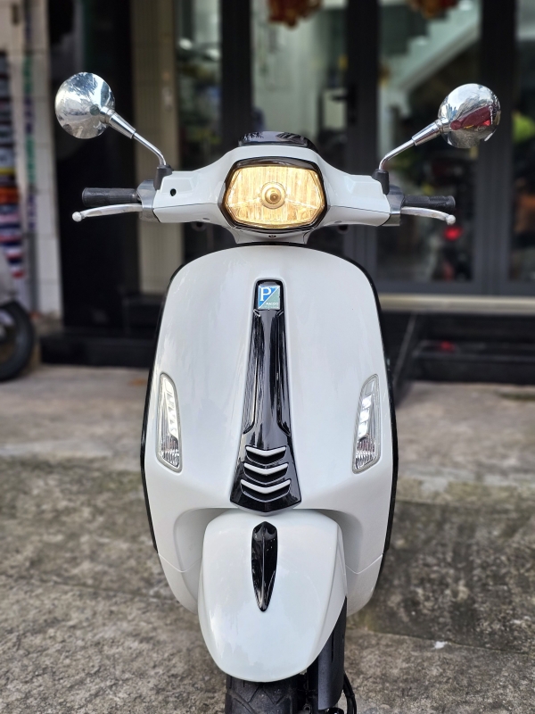 Vespa Primavera độ đầu đèn Vespa Sprint - Phương Vy