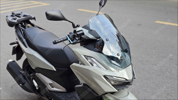 Kính chắn gió ADV-ZhiPat độ Vario 160