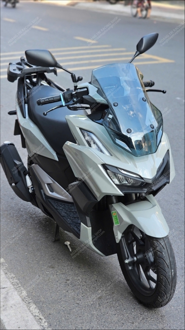 Kính chắn gió ADV-ZhiPat độ Vario 160