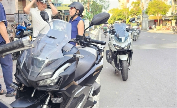 Kính chắn gió ADV-ZhiPat độ Vario 160