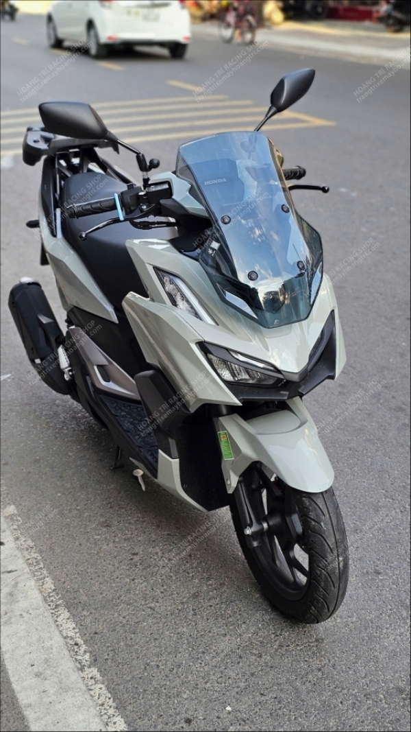 Kính chắn gió ADV-ZhiPat độ Vario 160
