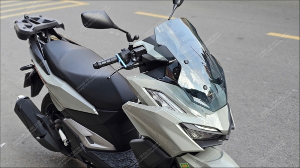 Kính chắn gió ADV-ZhiPat độ Vario 160