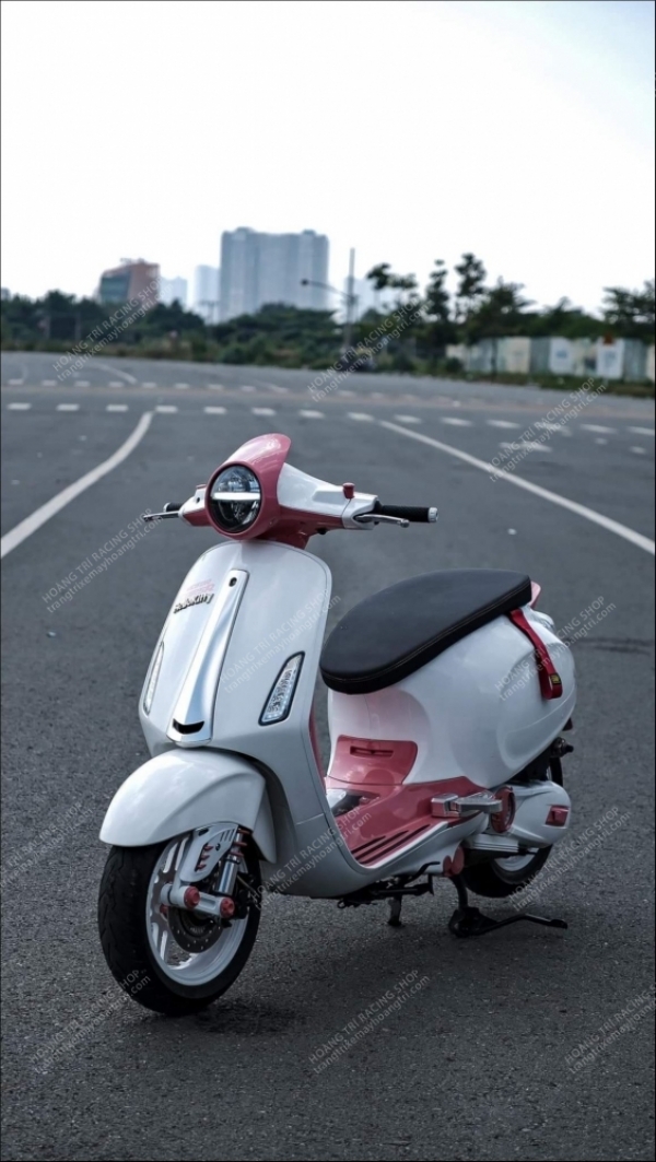 Vespa Sprint Thái Lan độ phong cách Hello Kitty 