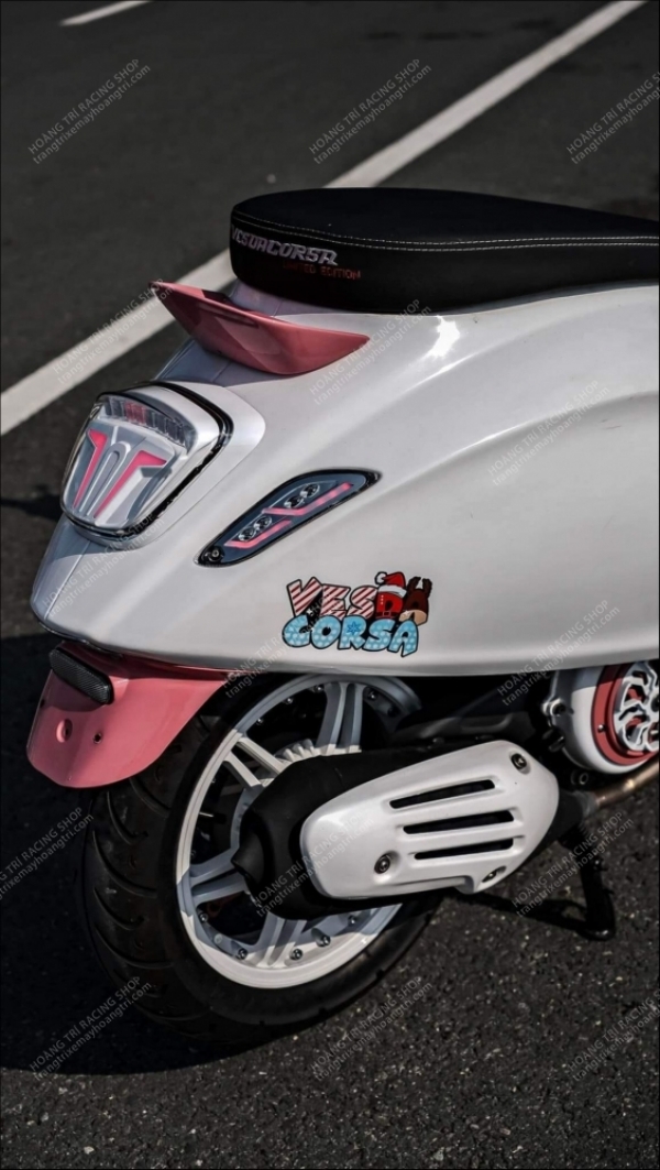 Vespa Sprint Thái Lan độ phong cách Hello Kitty 