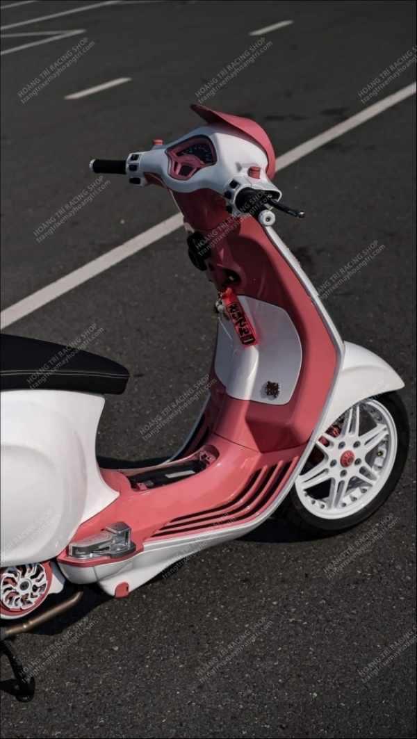 Vespa Sprint Thái Lan độ phong cách Hello Kitty 