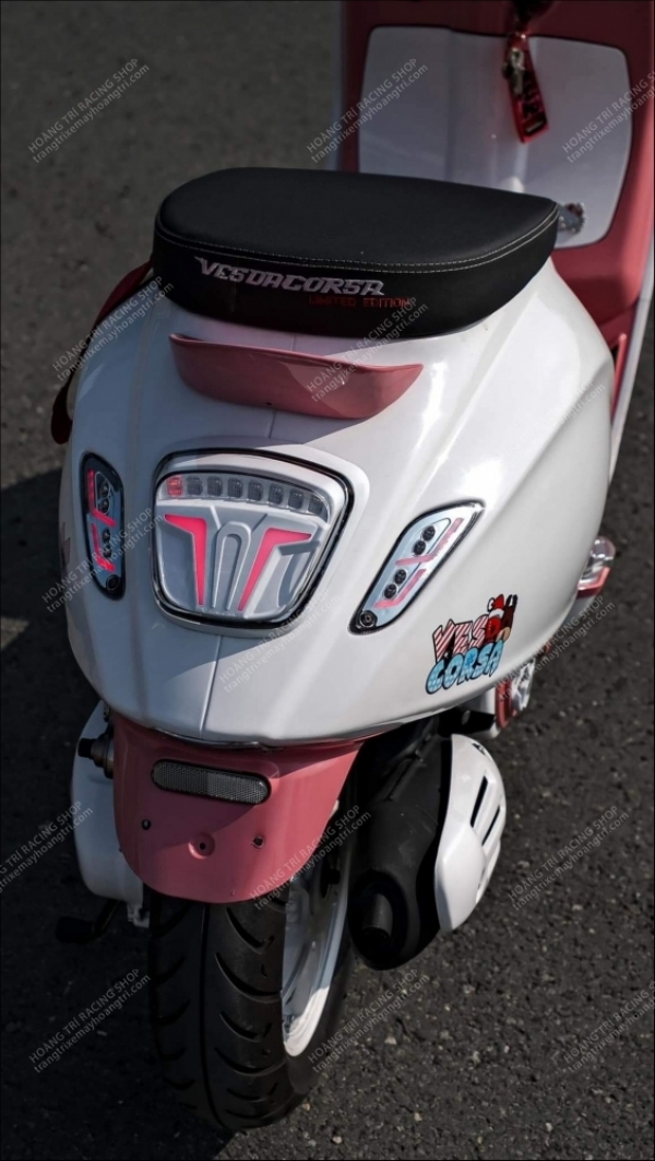 Vespa Sprint Thái Lan độ phong cách Hello Kitty 