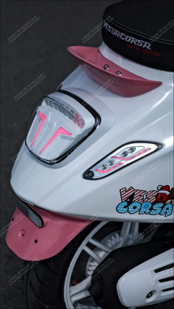 Vespa Sprint Thái Lan độ phong cách Hello Kitty 