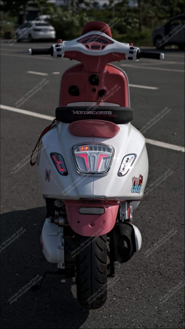 Vespa Sprint Thái Lan độ phong cách Hello Kitty 