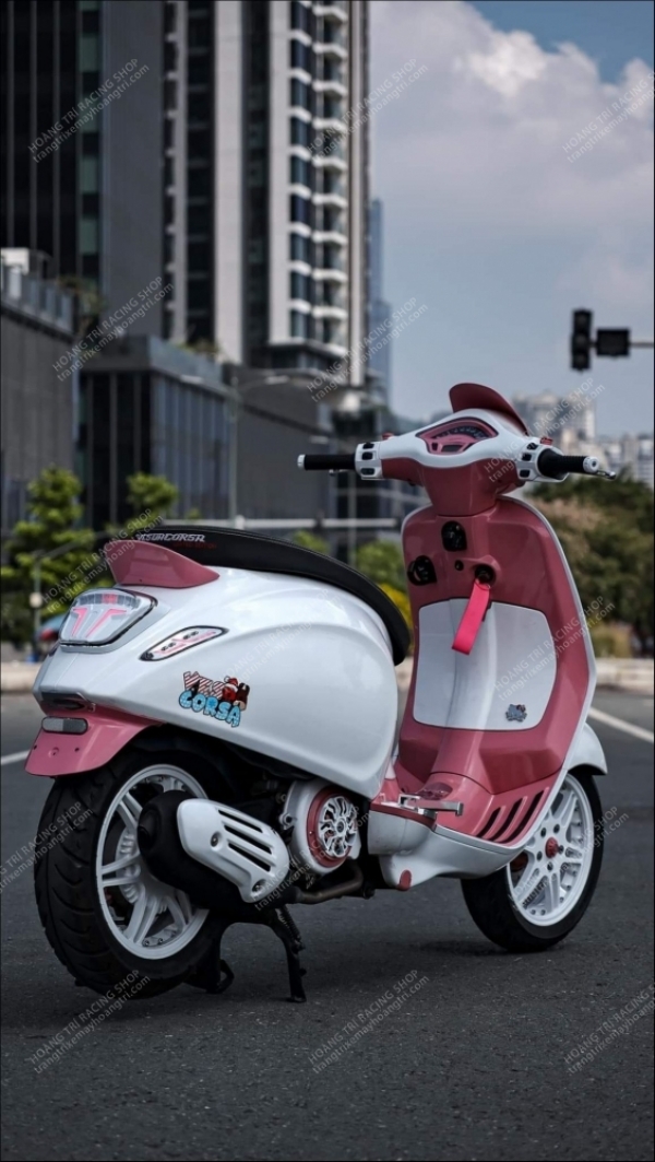 Vespa Sprint Thái Lan độ phong cách Hello Kitty 