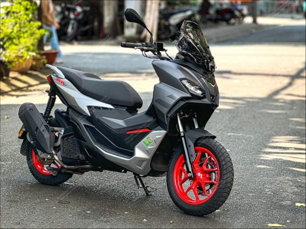 Sưu tầm ảnh đẹp Aprilia SR GT 200