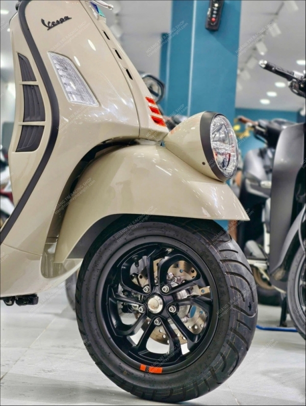 Sưu tầm ảnh đẹp Vespa GTV 300 
