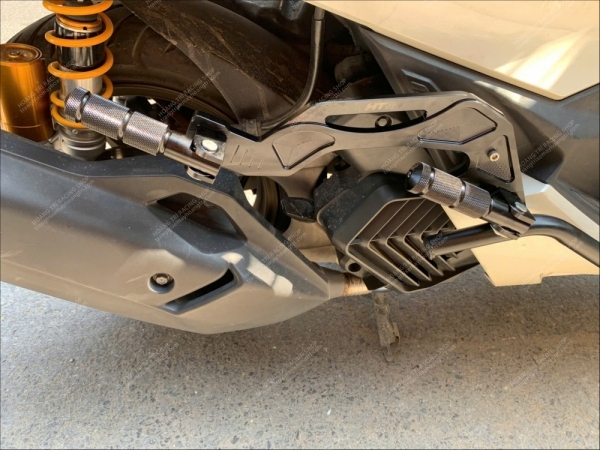 Gác chân phụ HTR PCX 160 - Gác chân Family