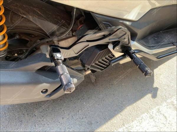 Gác chân phụ HTR PCX 160 - Gác chân Family