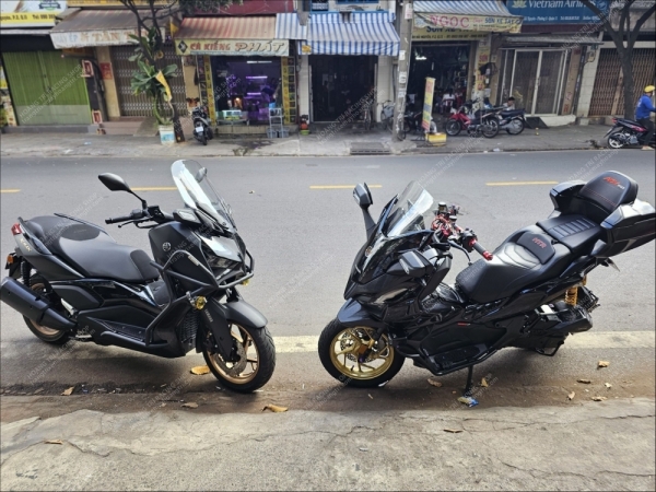 Phuộc sau YSS XMax300