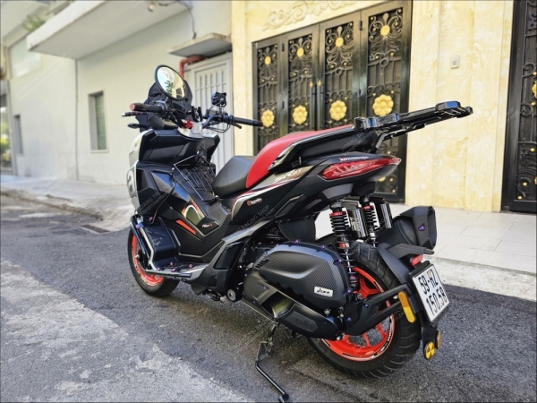 Van Bao - Aprilia SR GT 200