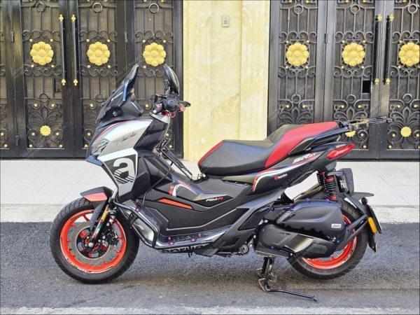 Van Bao - Aprilia SR GT 200