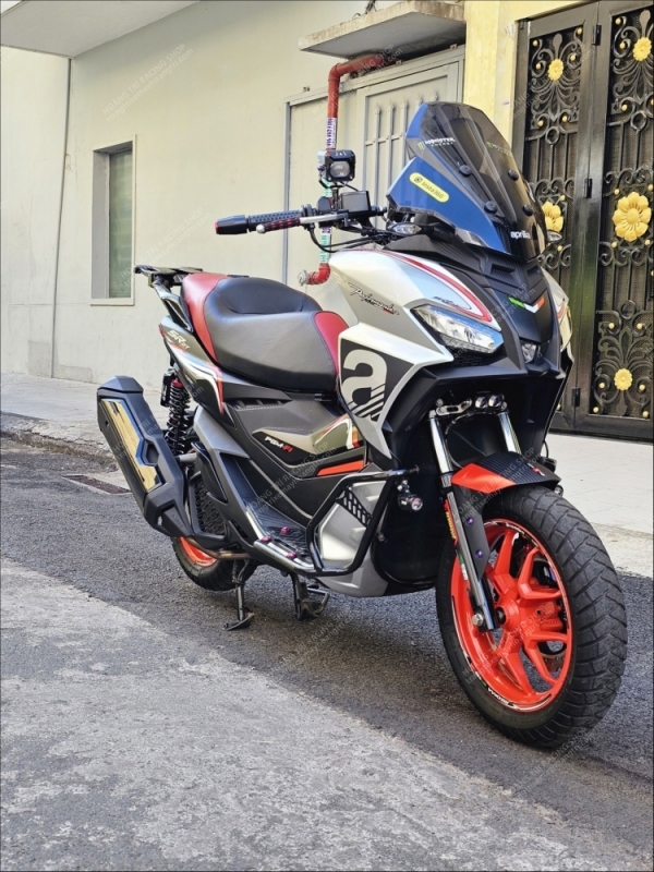 Van Bao - Aprilia SR GT 200