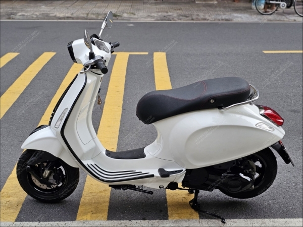 Vespa Primavera độ đầu đèn Vespa Sprint - Phương Vy